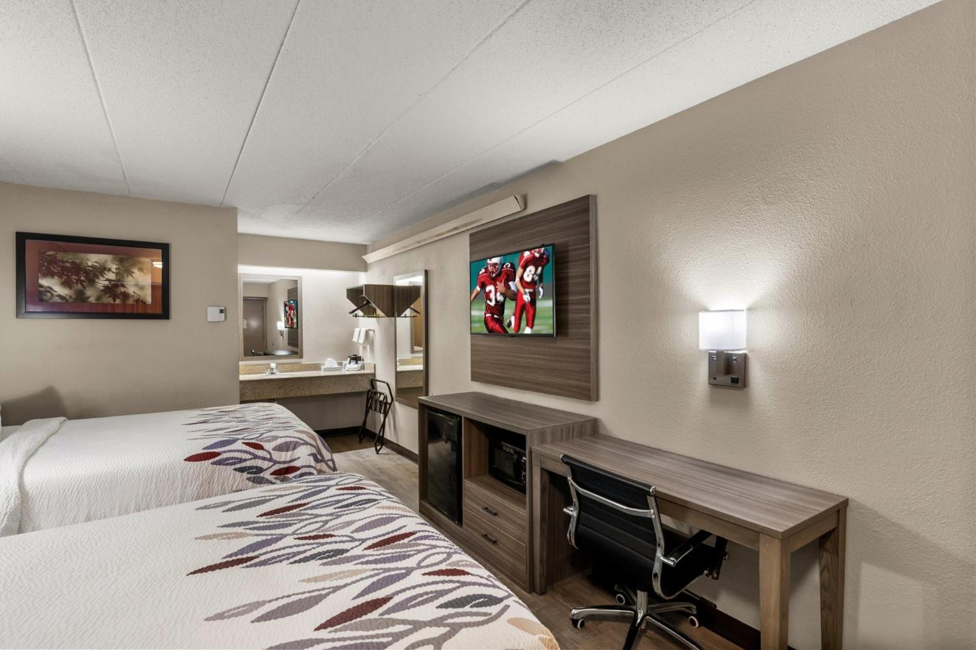 Red Roof Inn Енфийлд Екстериор снимка