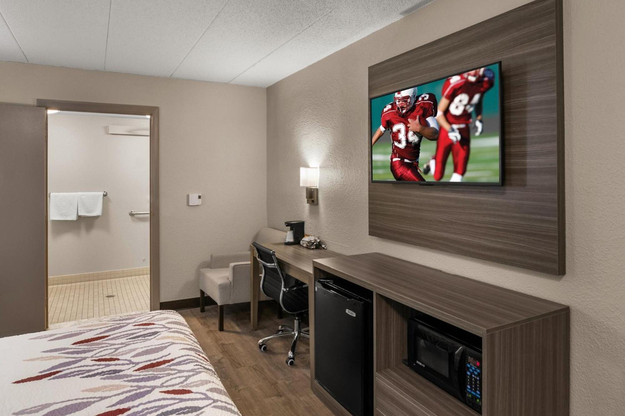 Red Roof Inn Енфийлд Екстериор снимка
