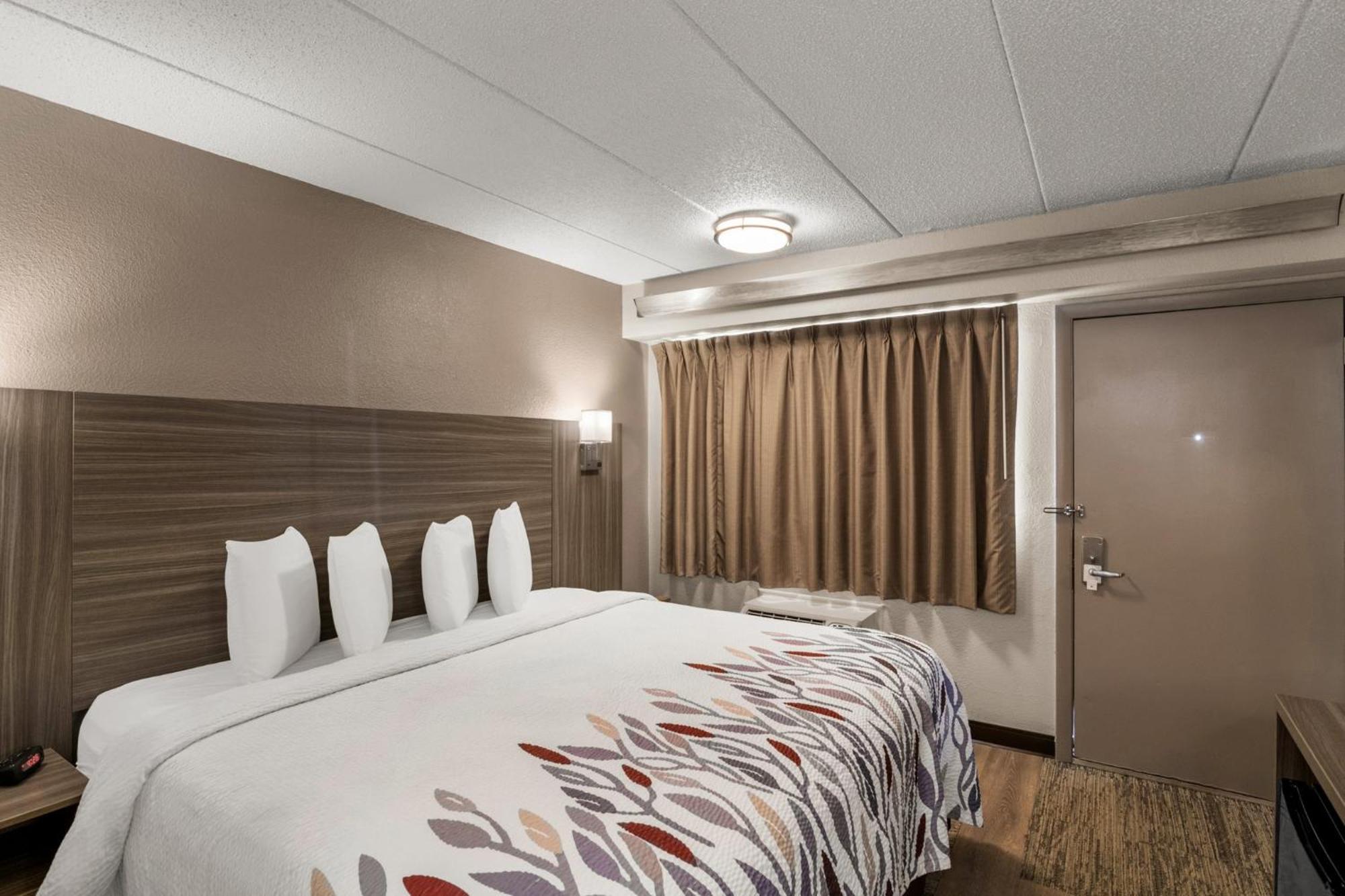Red Roof Inn Енфийлд Екстериор снимка