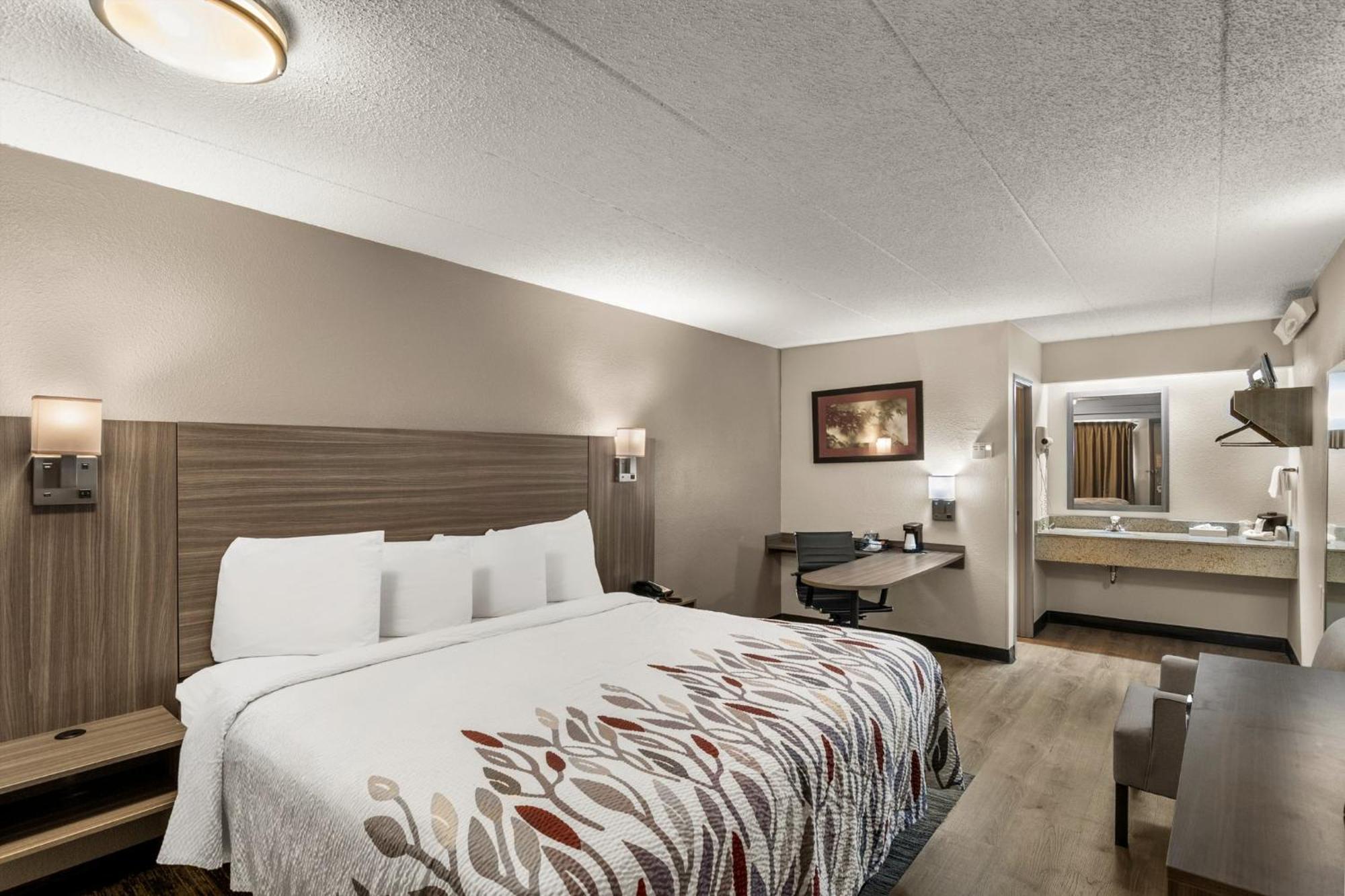 Red Roof Inn Енфийлд Екстериор снимка