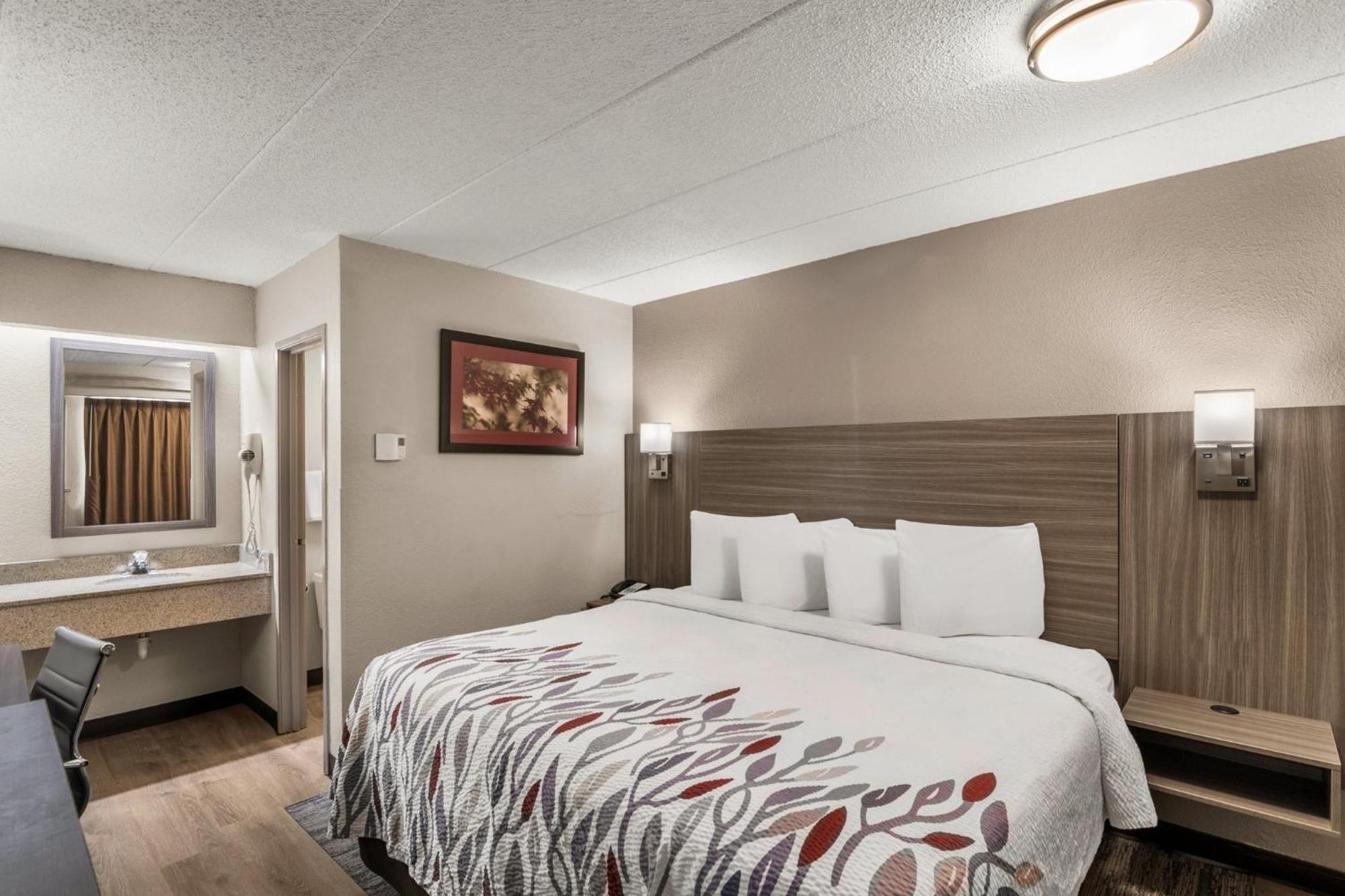 Red Roof Inn Енфийлд Екстериор снимка