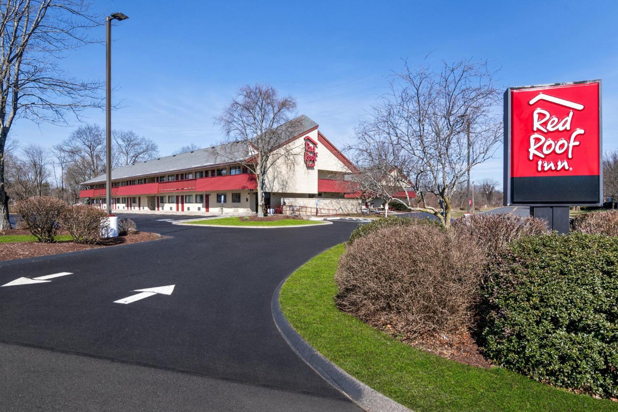 Red Roof Inn Енфийлд Екстериор снимка