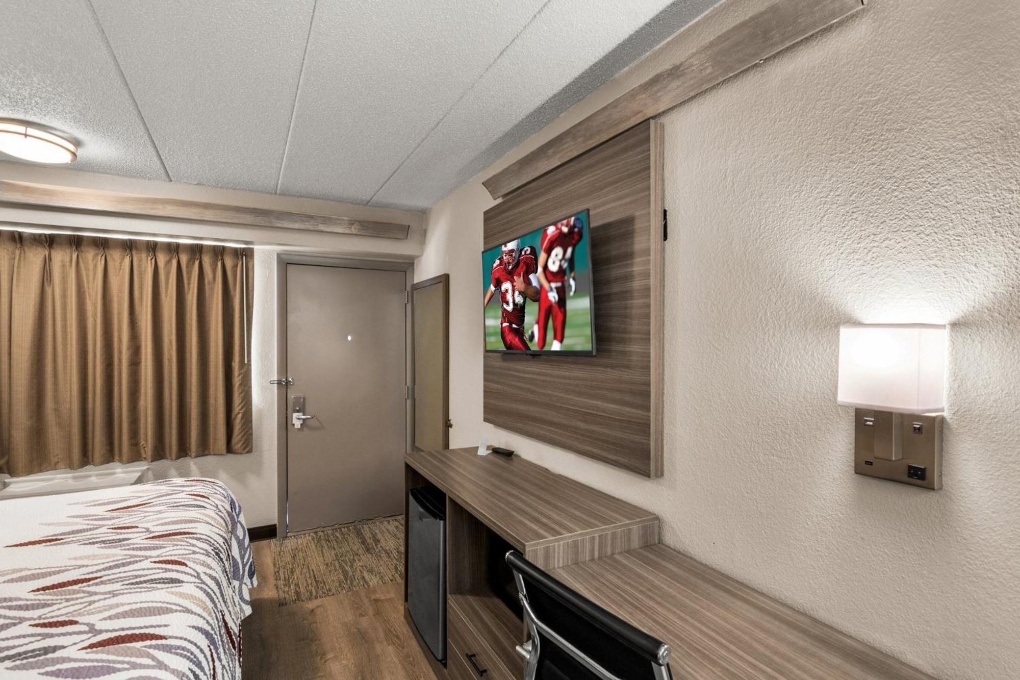 Red Roof Inn Енфийлд Екстериор снимка